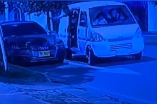 Ladrones armados se le subieron al carro a su víctima, ¿nuevo caso de paseo millonario?