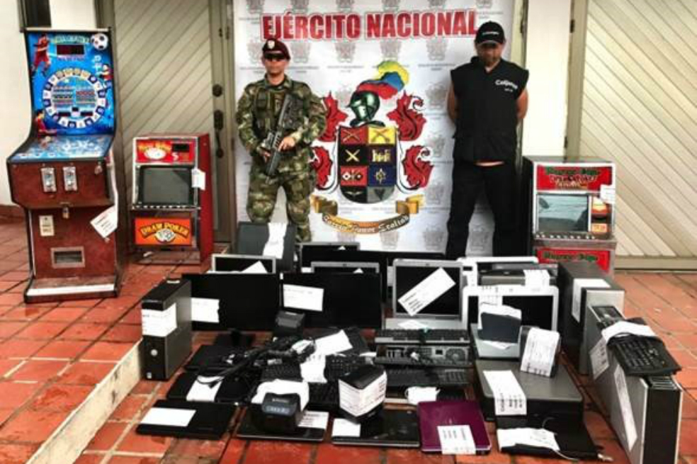 En persecución policiaca, hombre murió al caer del techo de una bodega