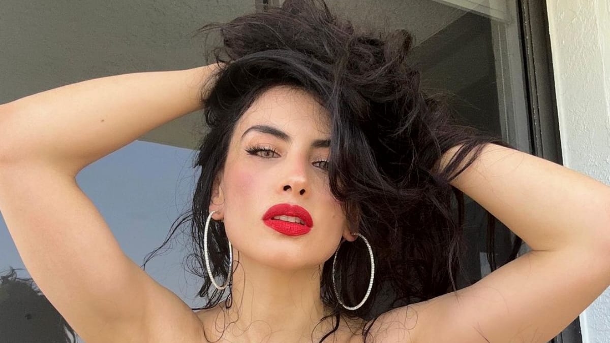 Jessica Cediel muestra el proceso para remover biopolímeros de su cuerpo