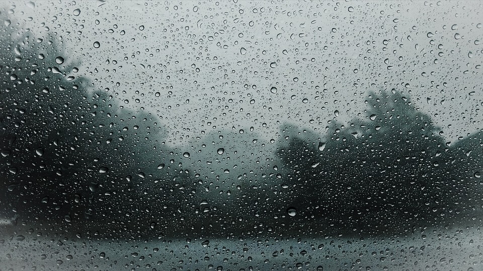 Al menos 25 muertos y cientos de heridos por una tormenta en Nepal