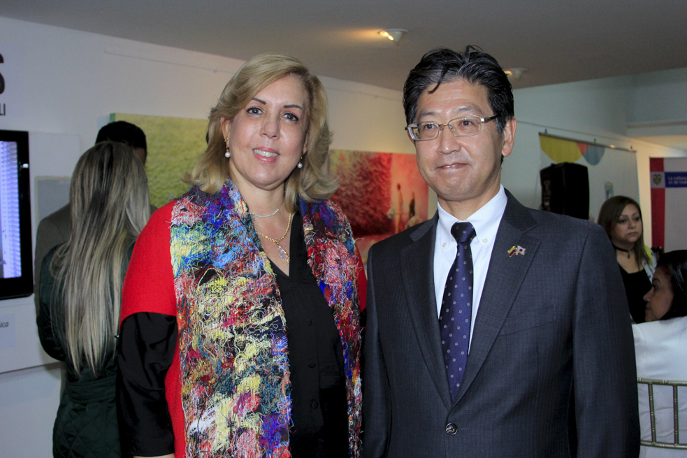La gobernadora del Valle del Cauca,Clara luz Roldán, invito ala inauguración de la exposición colectiva de cuatro artistas vallecaucanos y al concierto de la orquesta nacional de guitarras de la union (costa rica) y la Orquesta Nacional de guitarras de Colombina,participantes en el VII festival internacional de orquestas de guitarras (FIOGUI 2022).