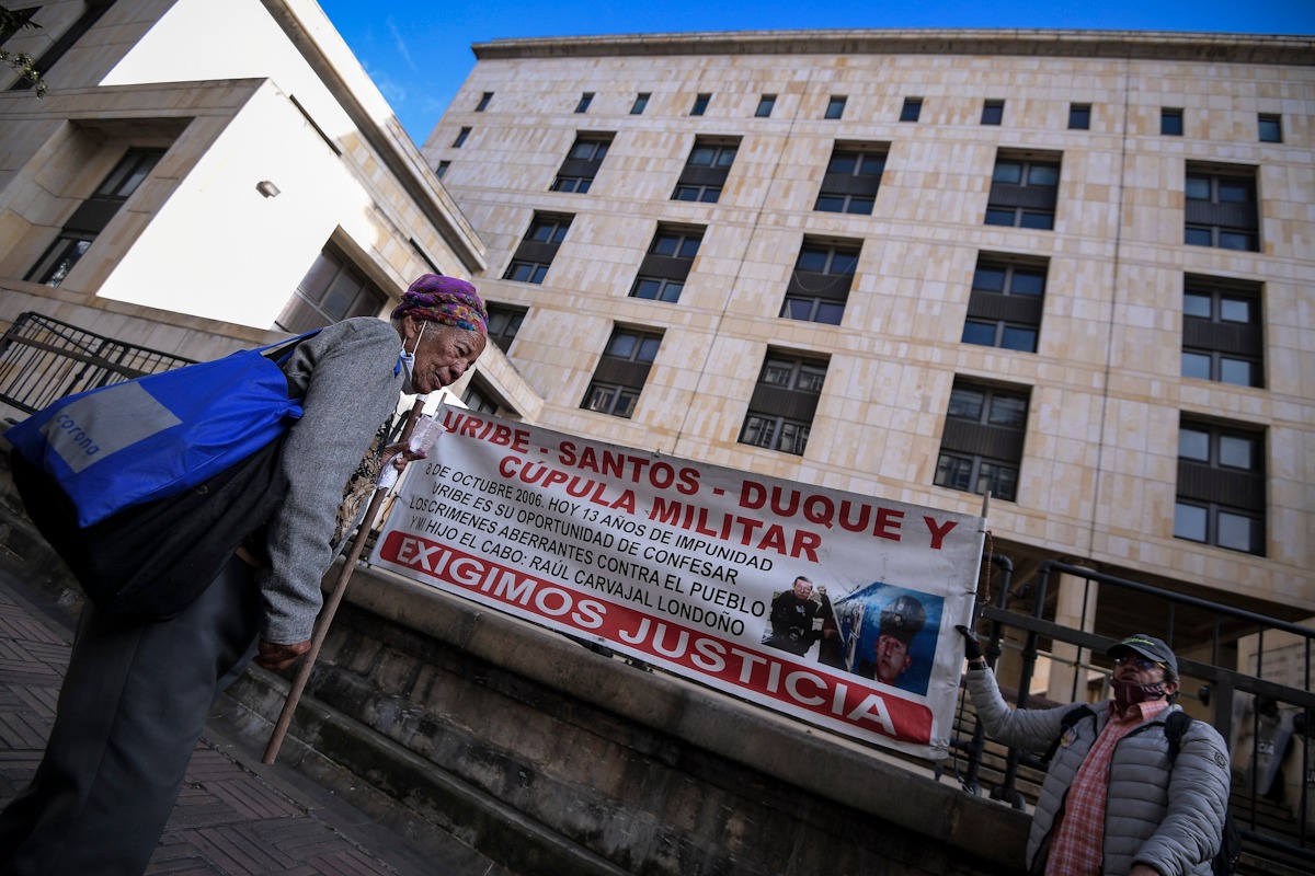 El abogado Diego Cadena, quien representaba a Uribe, y el socio de este, Juan José Salazar, son investigados por la Fiscalía en una causa paralela