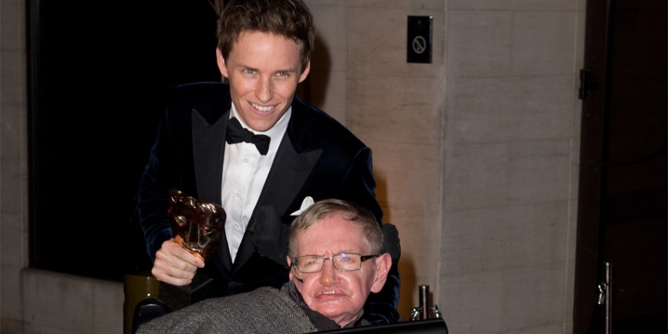 Eddie Redmayne rinde homenaje a Stephen Hawking: ‘Hemos perdido una mente hermosa’