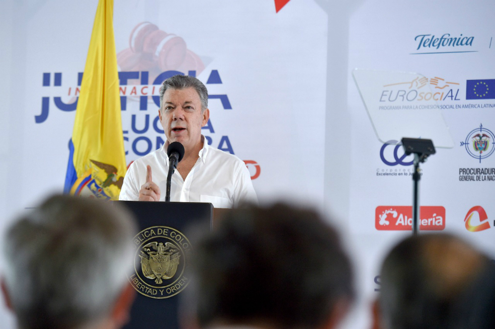 Santos ordena al registrador abrir las puertas para que candidatos “esculquen” si hay riesgo de fraude
