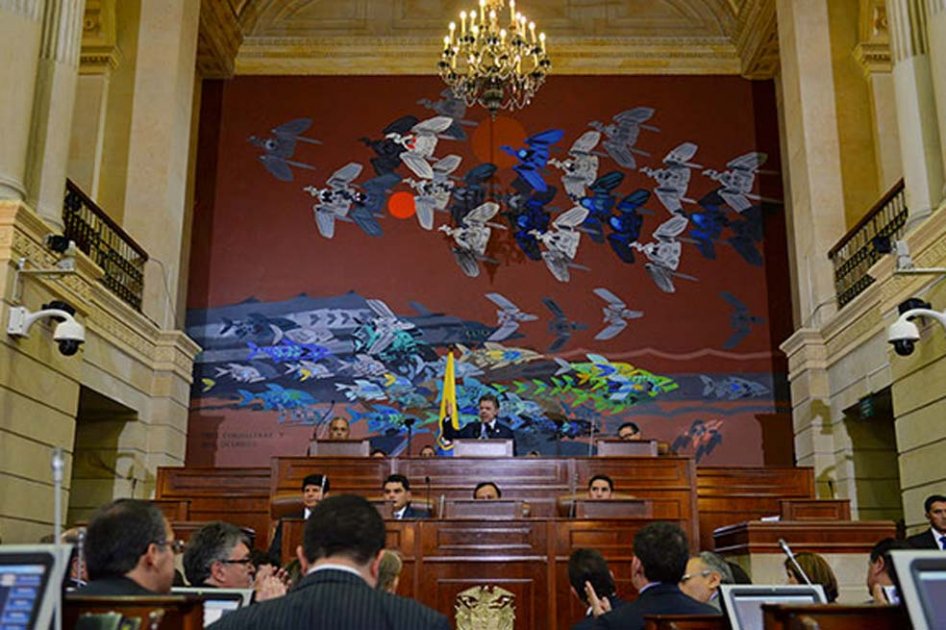 «Si algo debe unir a las fuerzas vivas del país es la paz»: Santos