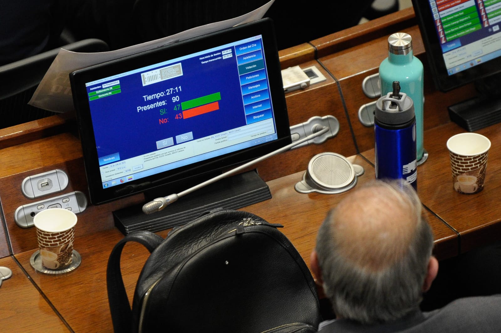 En su último debate en el Congreso, el proyecto de acto legislativo que regula el cannabis de uso adulto necesitaba 54 votos favorables. Aunque obtuvo la mayoría, logró solo 47 votos positivos contra 43 negativos.