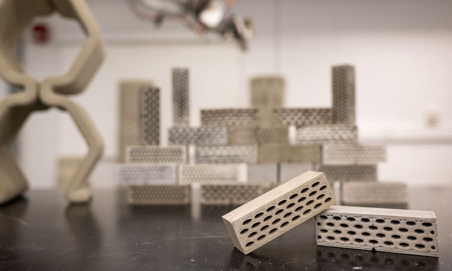 Diseñan cemento ultrarresistente inspirado en la arquitectura del hueso humano