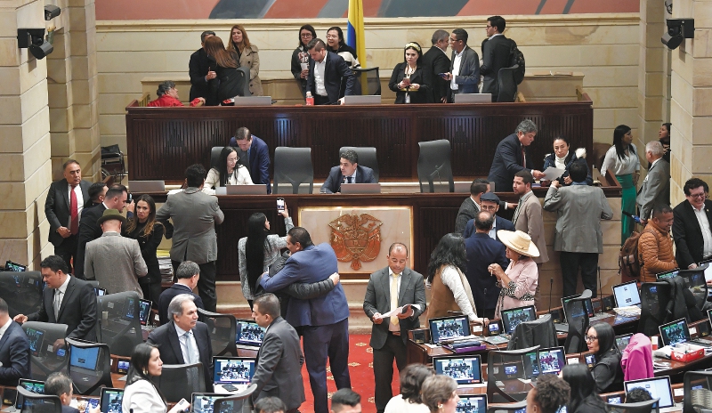 Se levanta debate de reforma a la salud: congresistas rompen quorum de decisión