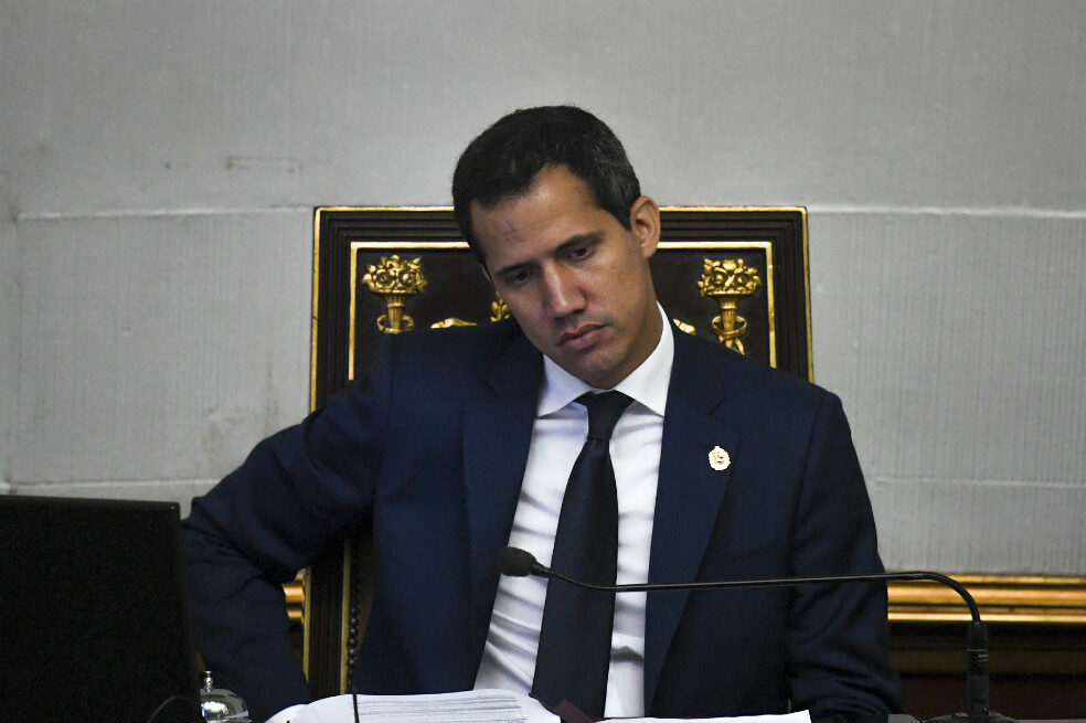 Denuncias de corrupción de opositores aliados amenazan liderazgo de Guaidó