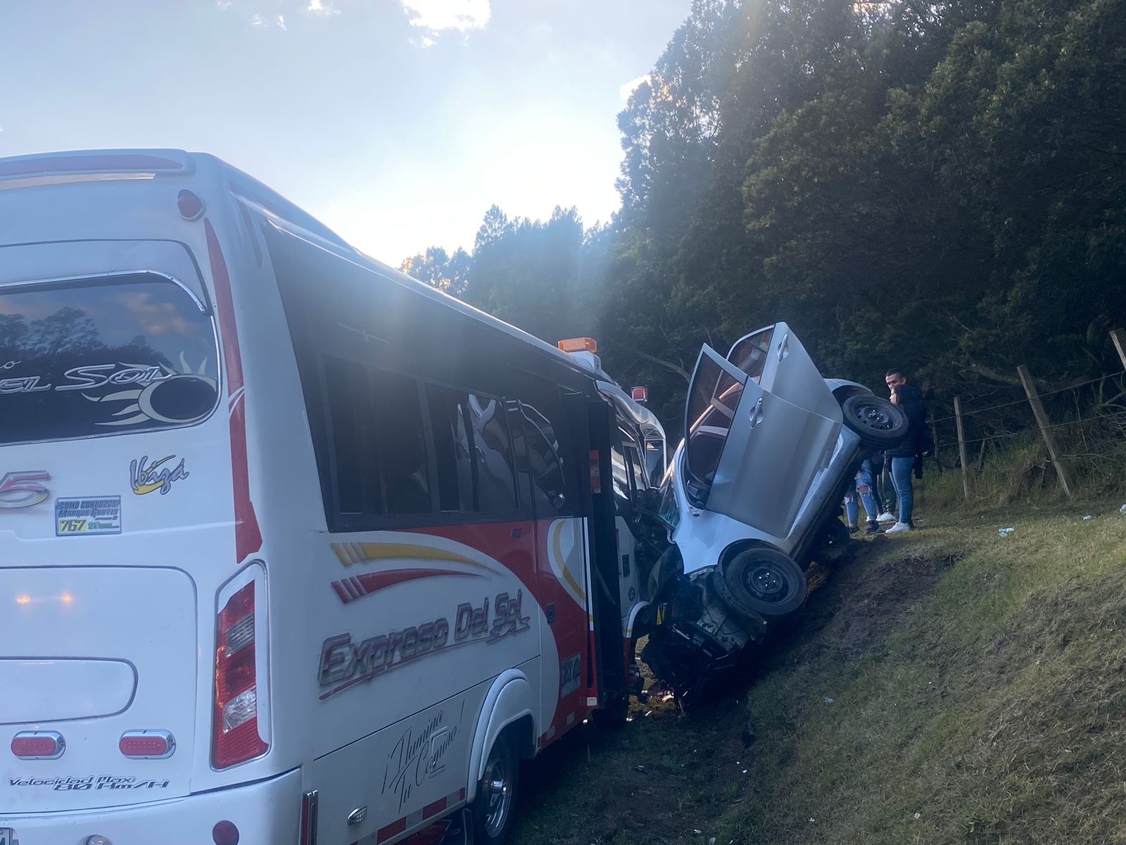 Siniestro en la vía Bogotá-La Mesa dejó un muerto y siete heridos