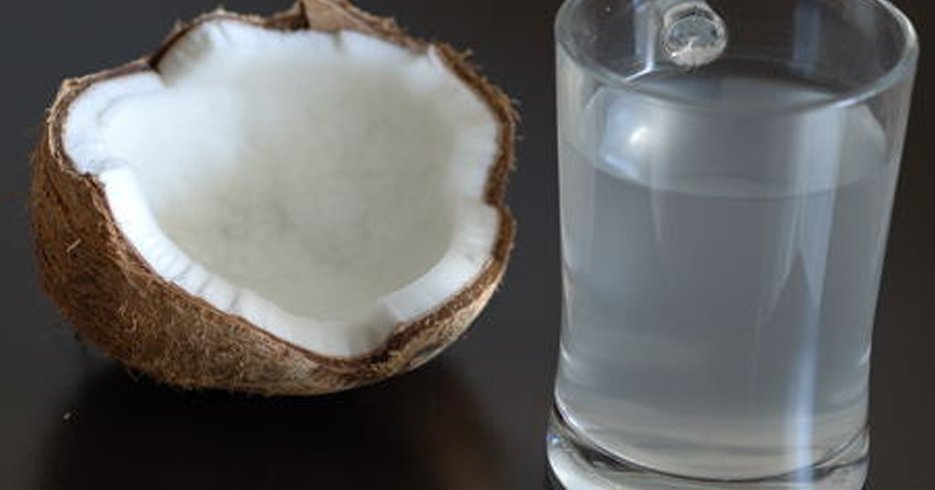 Ocho razones para consumir agua de coco