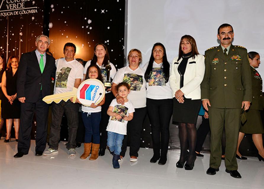 La Fundación Corazón verde condecoró a los mejores policías del país