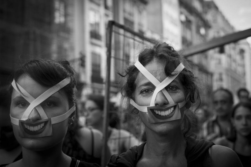 "Me intentaron ahorcar en un bar por decirle NO a un hombre (y lo liberaron)"