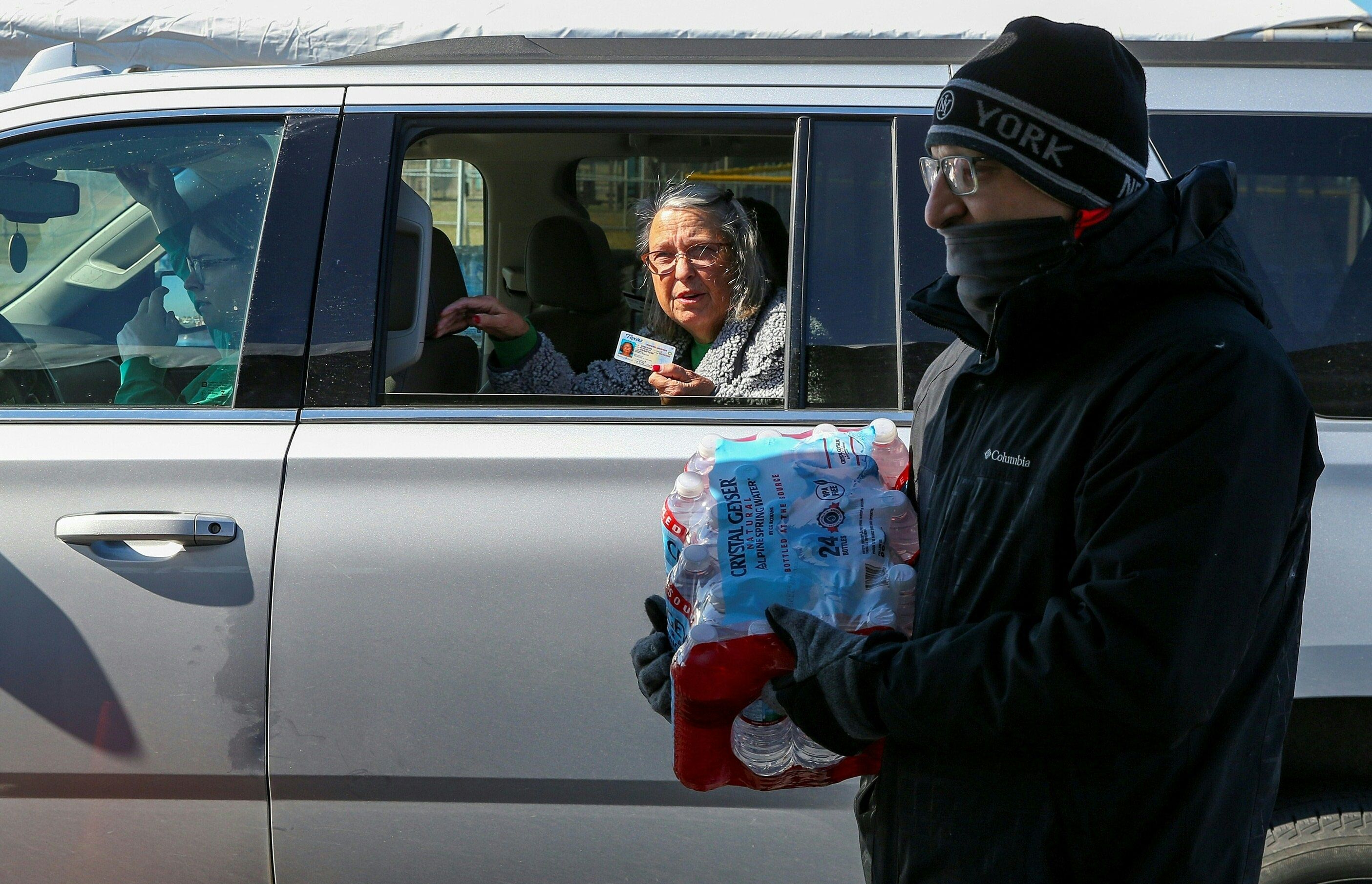 Un supermercado en Texas dejó a sus clientes llevar alimentos sin pagar por crisis energética