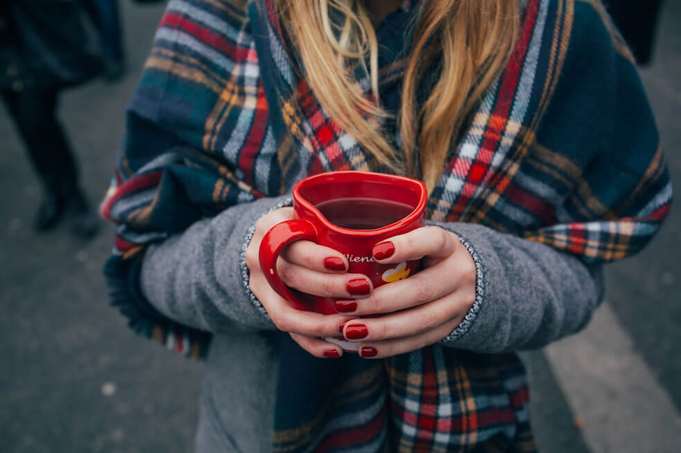 ¿Cómo proteger las uñas blandas por el gel, las postizas y el nail art?