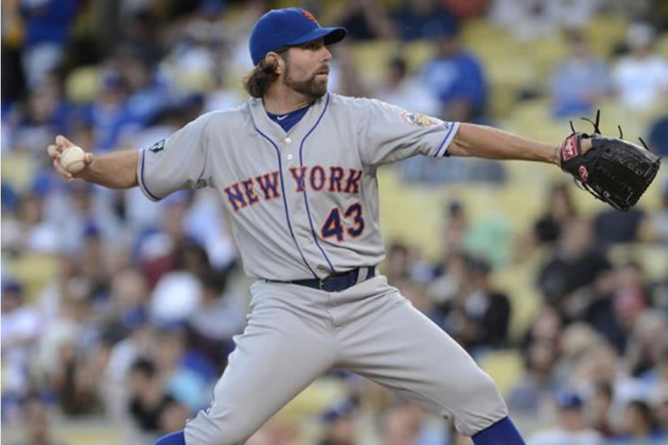 Dickey lanza con eficacia y da la victoria a los Mets