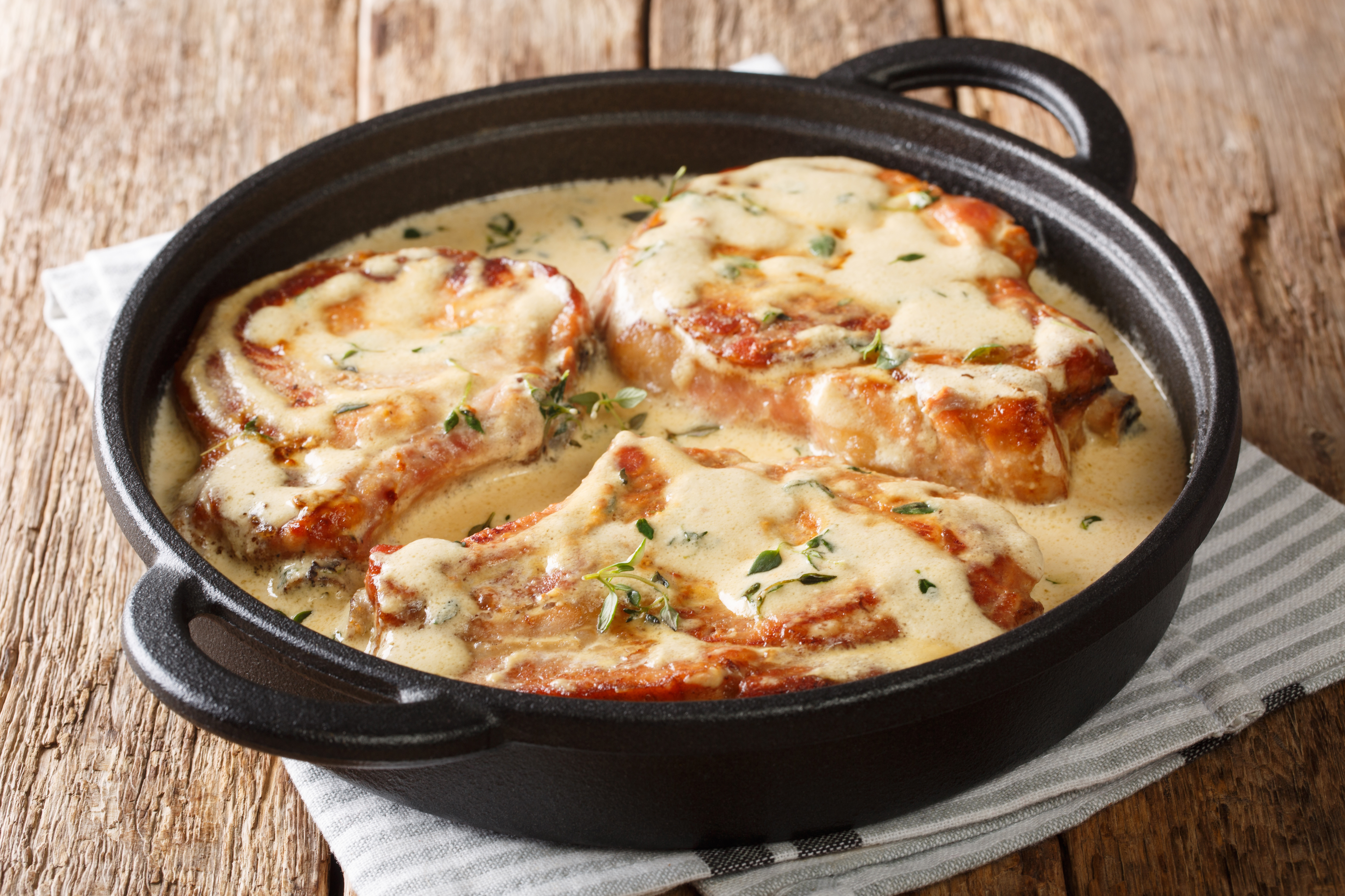 Cerdo cremoso para almorzar: receta fácil y práctica de llevar a la mesa