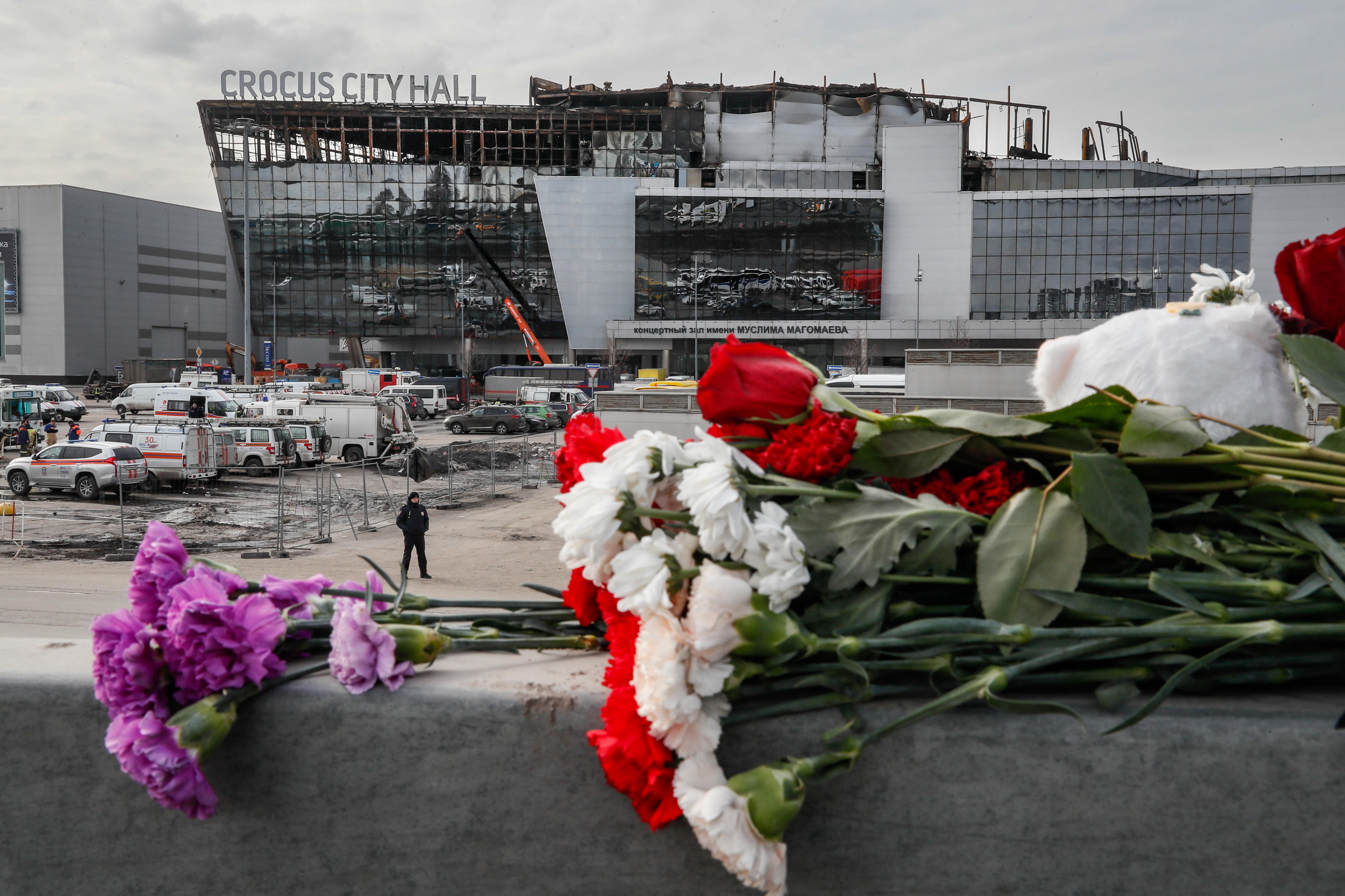 Moscow (Russian Federation), 26/03/2024.- A view of the burnt Crocus City Hall concert venue, four days after a terrorist attack in Krasnogorsk, outside Moscow, Russia, 26 March 2024. At least 137 people were killed and more than 100 hospitalized after a group of gunmen attacked the concert hall in the Moscow region on 22 March evening, Russian officials said. Eleven suspects, including all four gunmen directly involved in the terrorist attack, have been detained, according to Russian authorities. (Terrorista, Atentado terrorista, Rusia, Moscú) EFE/EPA/YURI KOCHETKOV