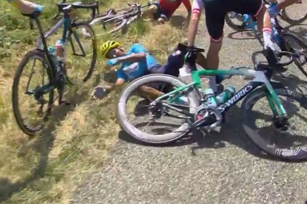 Nairo Quintana sufrió una caída en la etapa 18 del Tour