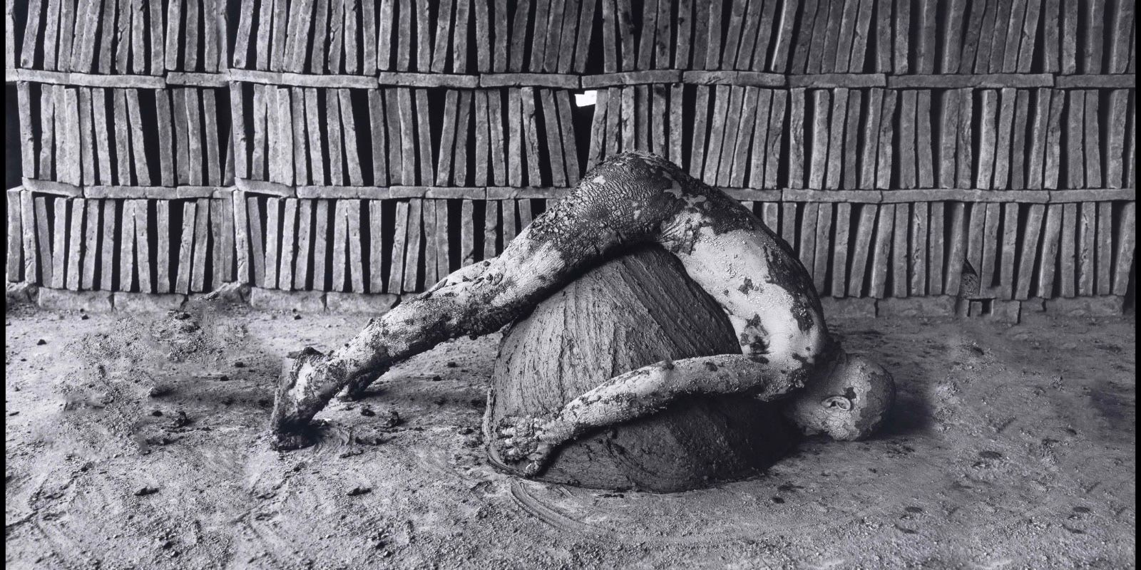 Ruven Afanador y Álvaro Restrepo, A.R.M.E.R.O. (1995). Imágenes tomadas en Armero, Ambalema, Galerazamba y el volcán de El Totumo.