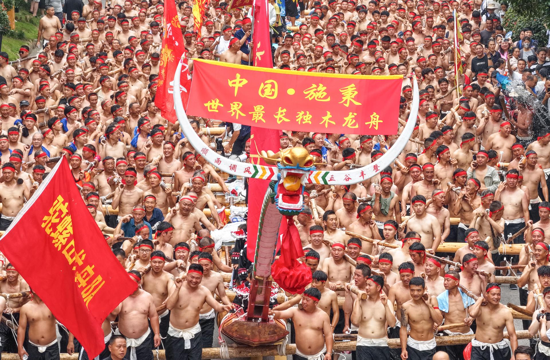 En imágenes: así se vivió la fiesta del Barco del Dragón, en China