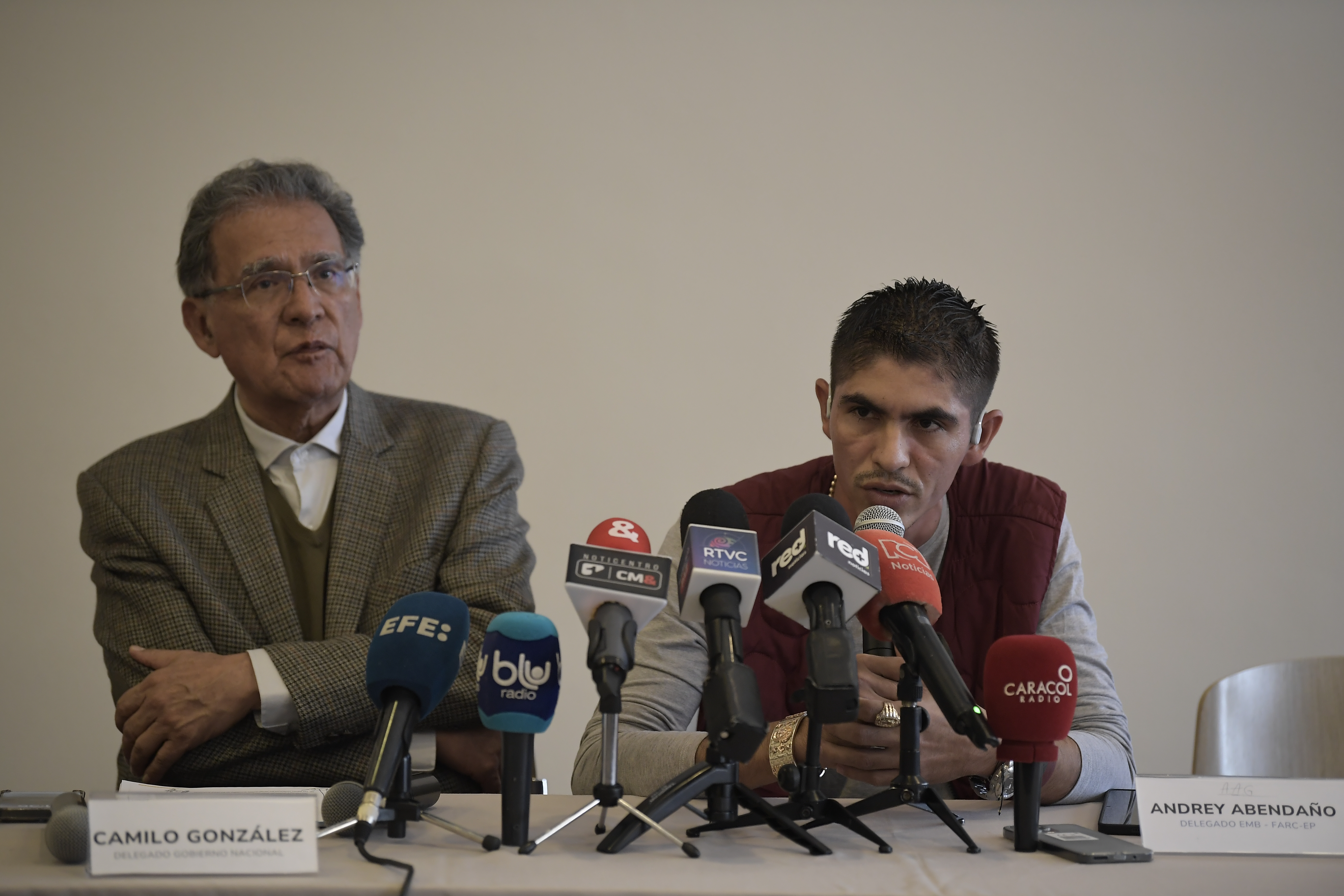 Delegación de Gobierno en mesa con disidencia se declara en sesión permanente