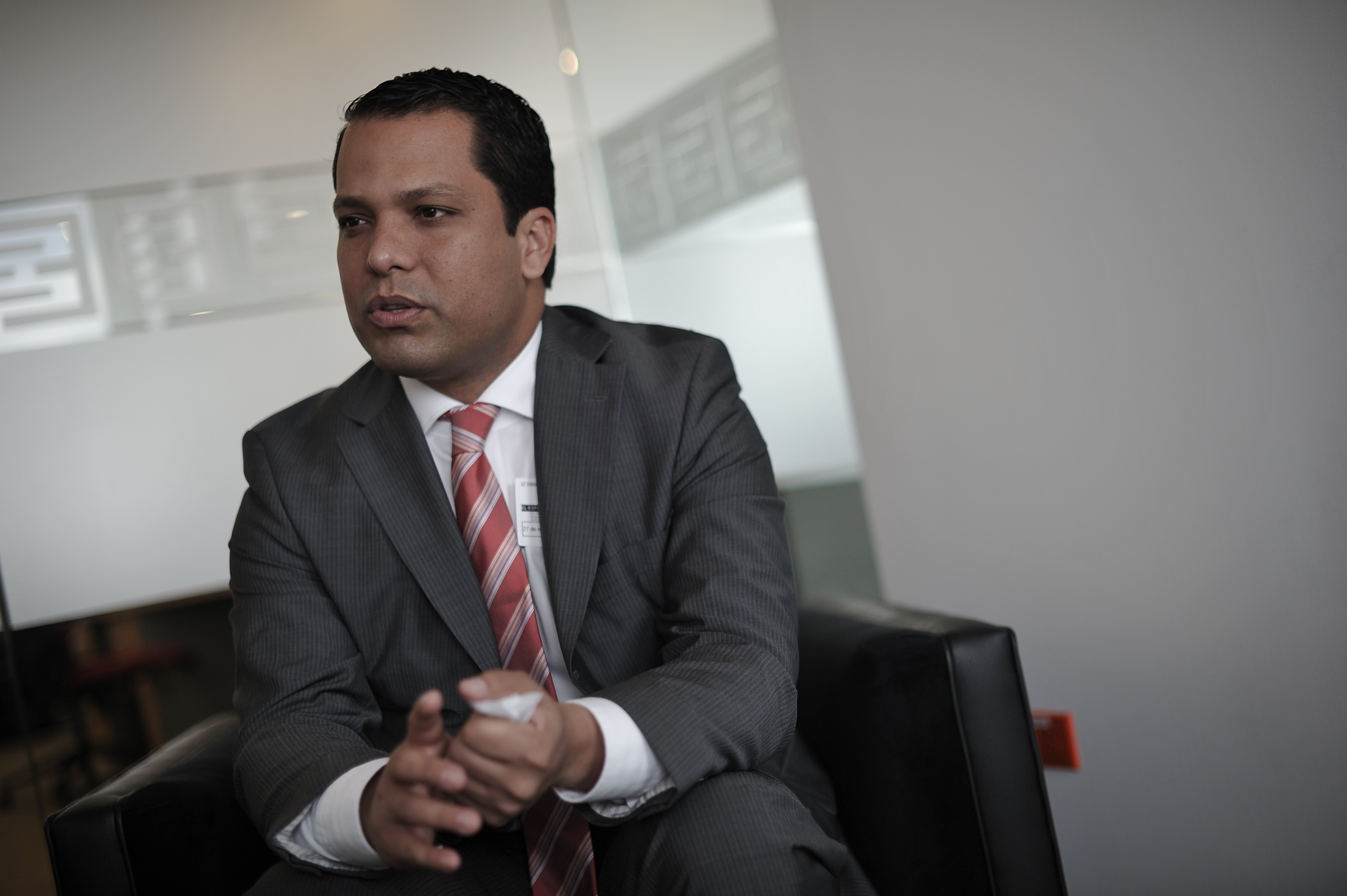 Fiscalía acusa a exgobernador de Cesar por faltas en contratos de $9.000 millones