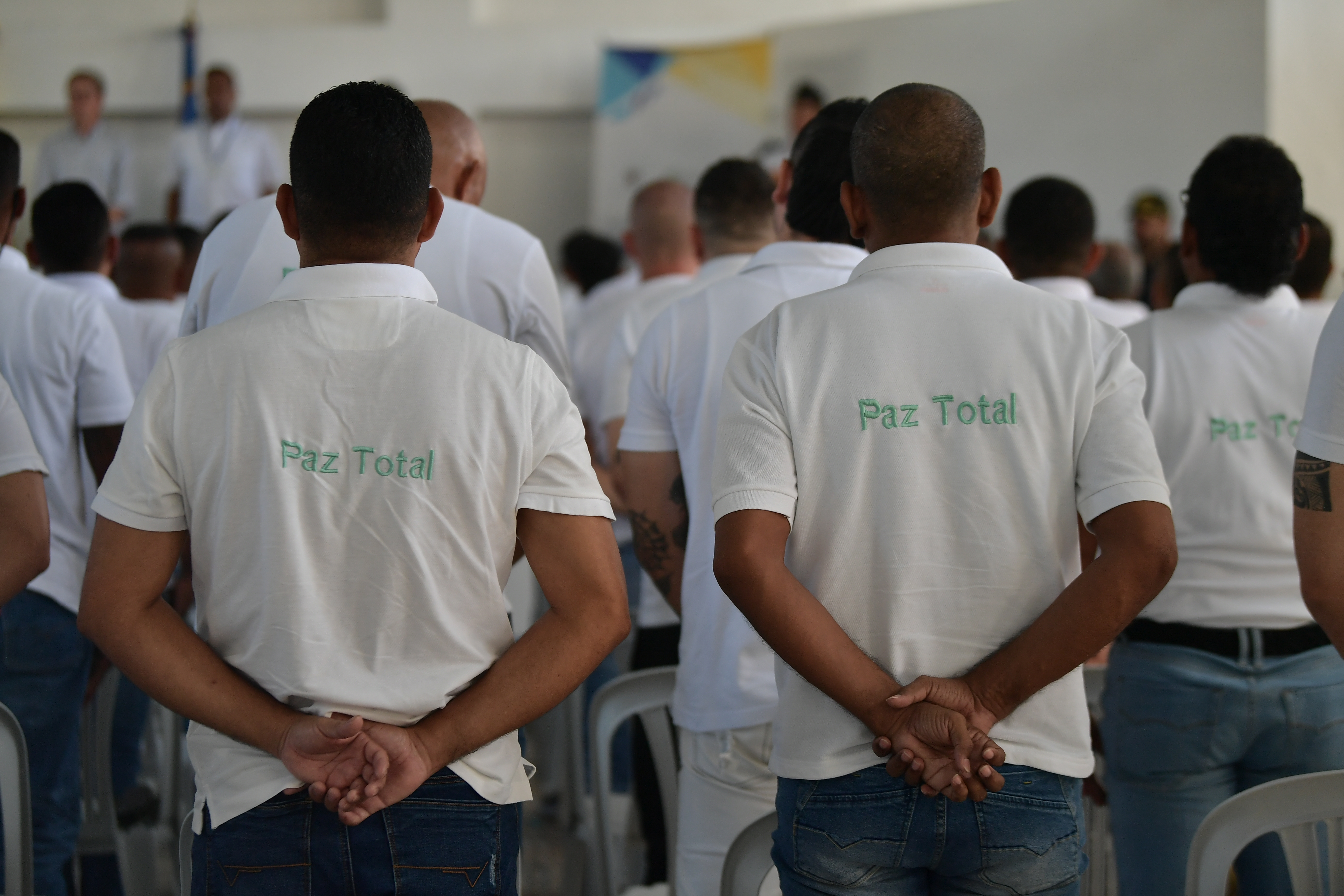 Reunión entre el Comisionado de Paz, Danilo Rueda, y los presos del patio 6 de la cárcel la Tramacua de Valledupar en la que se habló de la propuesta de Paz Total con distintos actores armados.