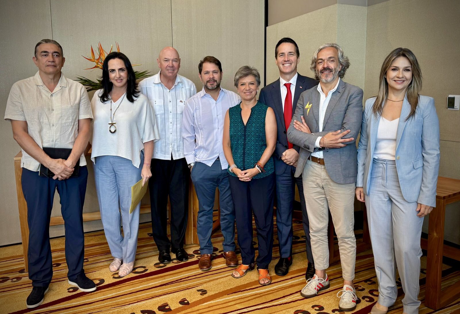 Uribe, seguridad y narcotráfico: así fue la reunión entre precandidatos y delegación de EE. UU.