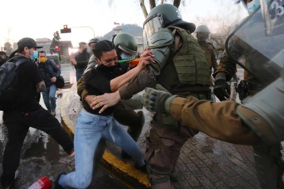 Un ojo de la cara, el alto precio a un año de protestas en Chile
