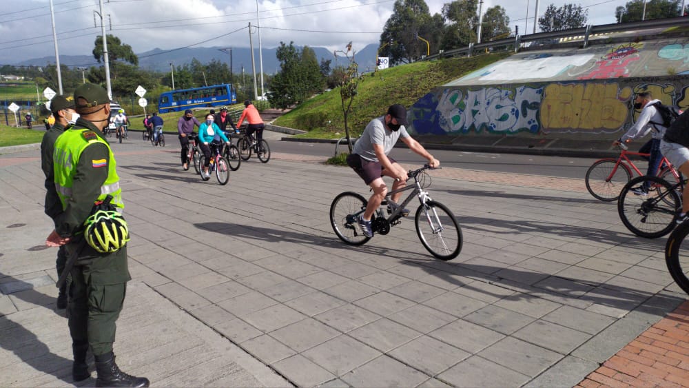 En fotos: después de cinco meses bogotanos volvieron a los parques, senderos y ciclovías