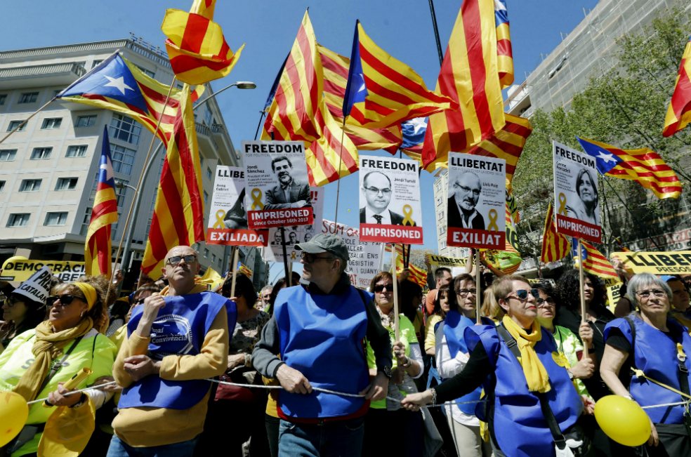 Cataluña: mutitudinaria marcha por la libertad de independentistas