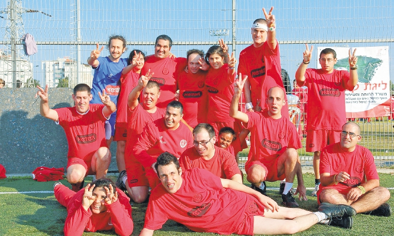 El programa busca educar a través del fútbol a personas con limitaciones. / Cortesía: Mifalot