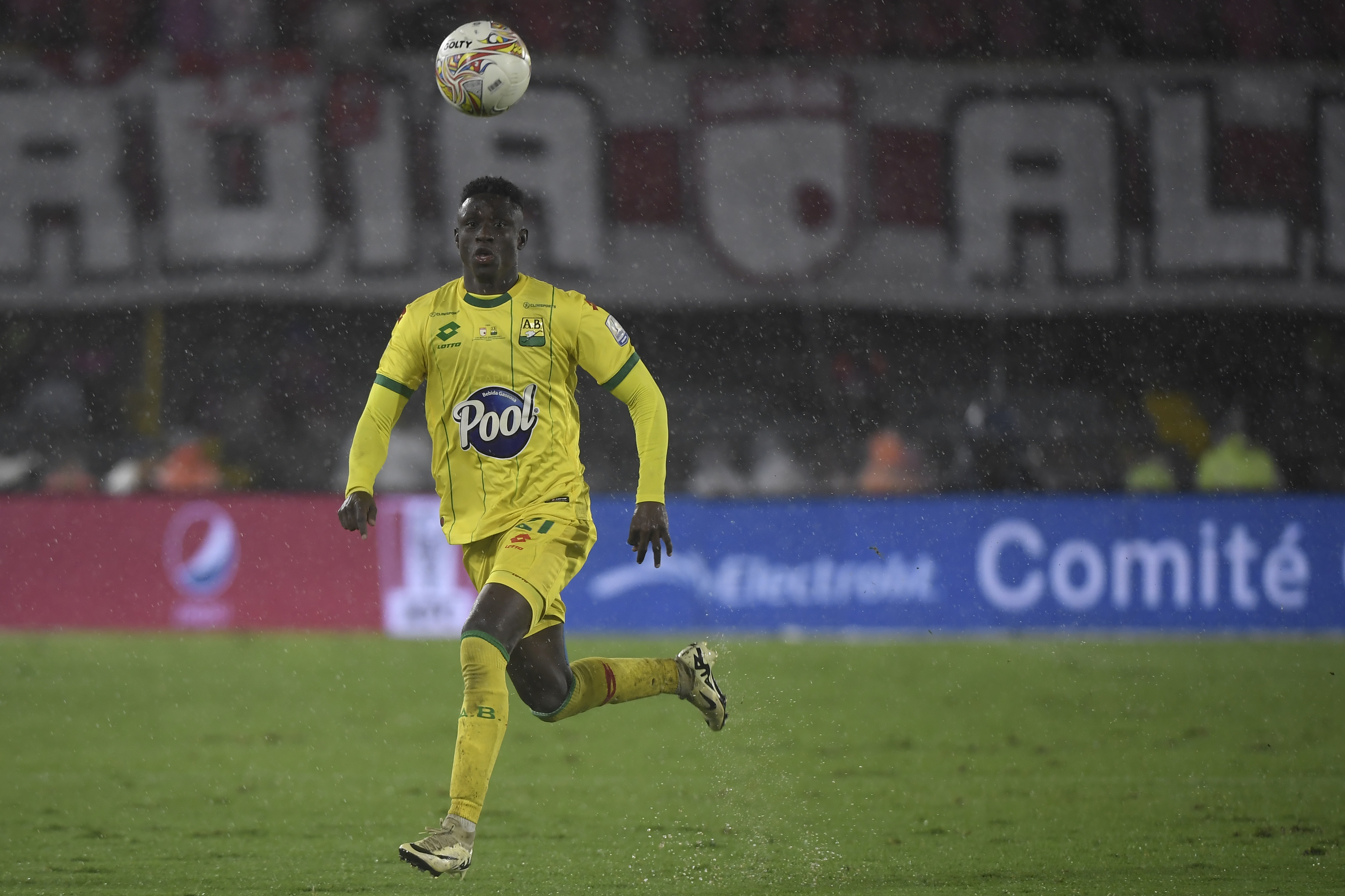 Futbolista colombiano, extremo del Bucaramanga, en el partido ante Santa Fe, por la final de la Liga BetPlay 2024-I.