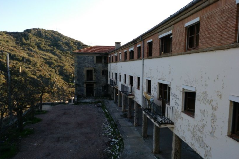 El pueblo europeo abandonado que compró un estadounidense: este es Salto de Castro