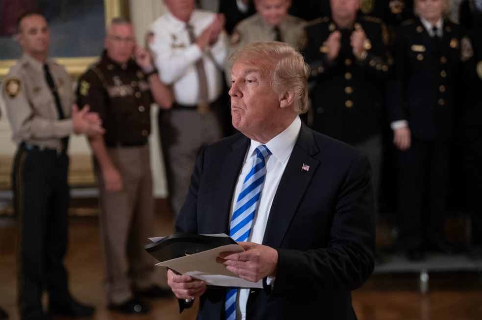 La furia de Trump por columna anónima escrita por un funcionario de la Casa Blanca