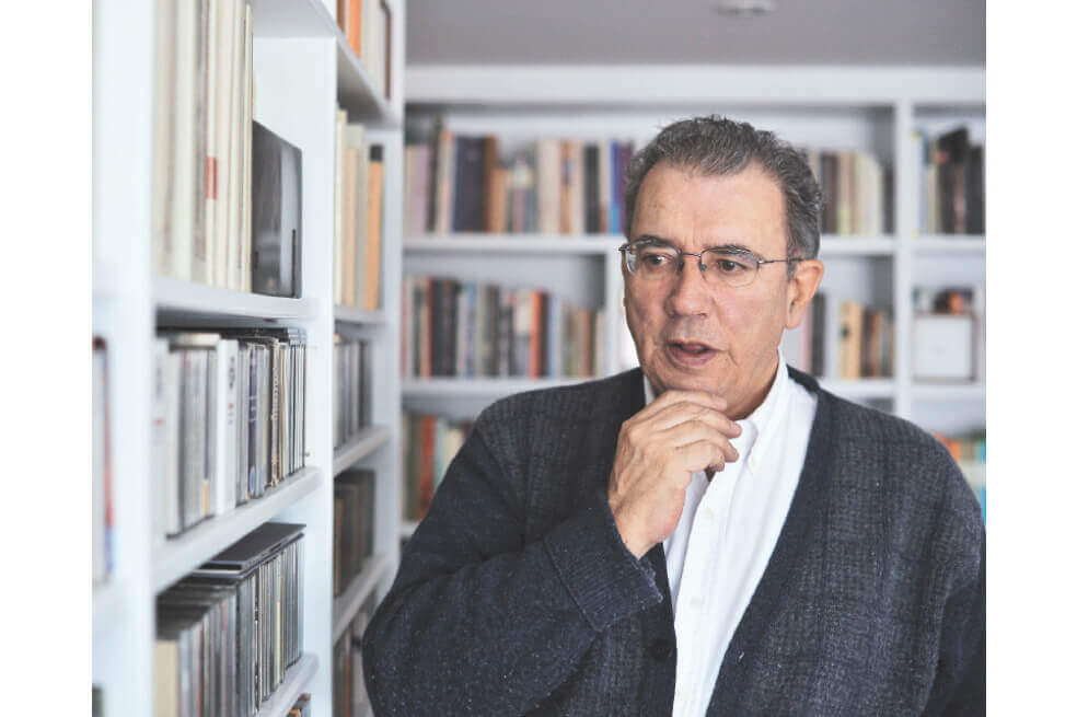 Darío Jaramillo: “No creo que la poesía nos haga moralmente mejores”