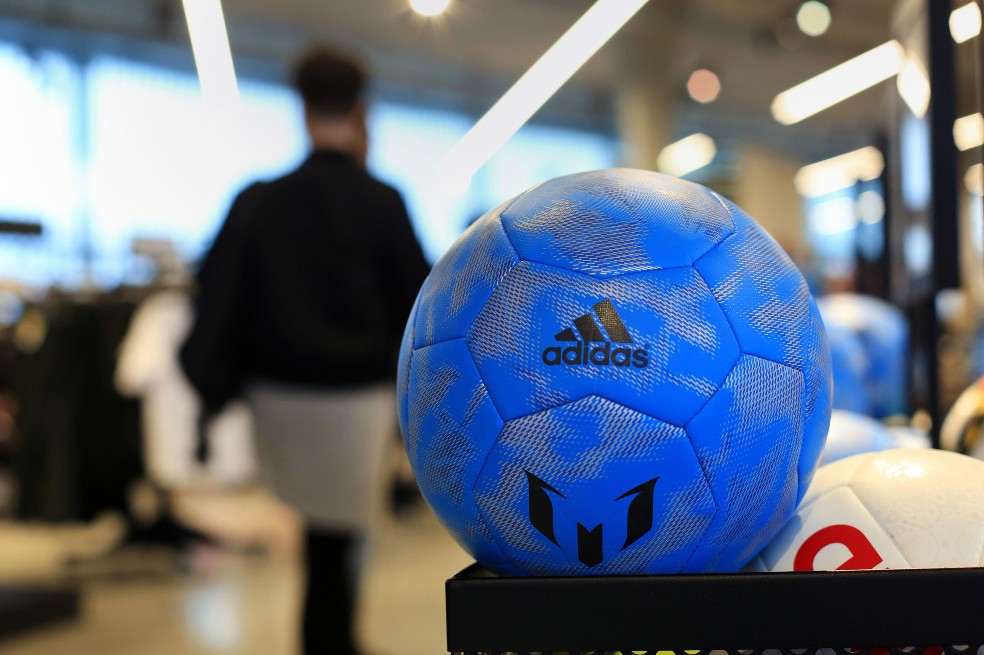 Adidas, Shell, Maersk  y otras empresas que se unen al boicot empresarial a Rusia