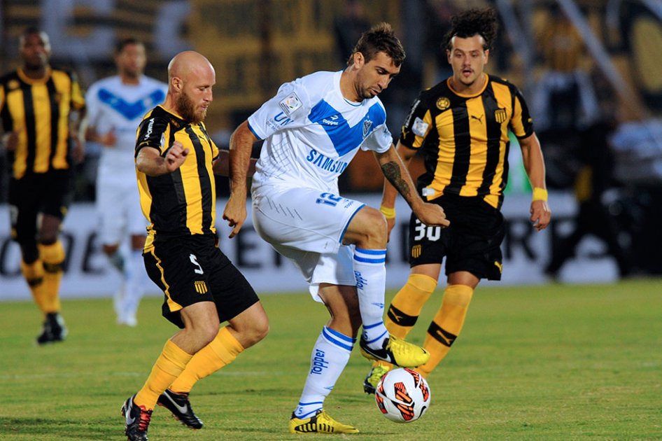 Vélez venció a domicilio a Peñarol en Copa Libertadores