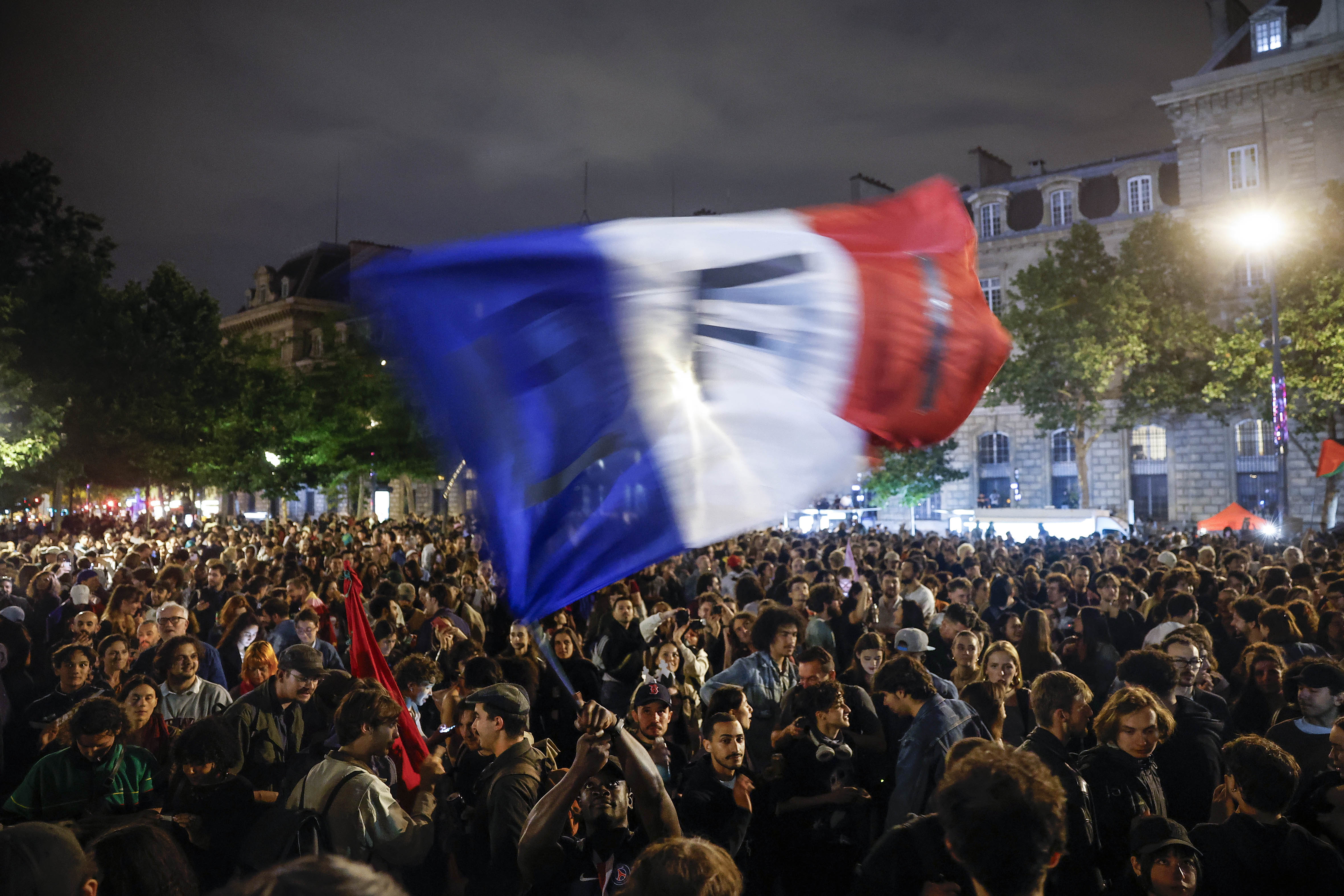 Francia, en un limbo que los obliga a negociar para salir adelante