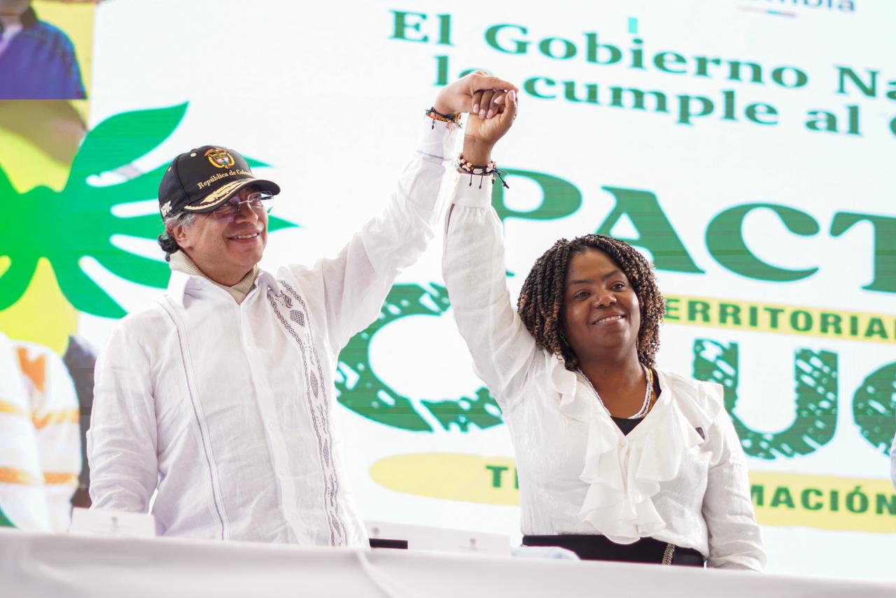 El presidente Gustavo Petro junto a la vicepresidenta Francia Márquez en el evento de Pacto Territorial Cauca.