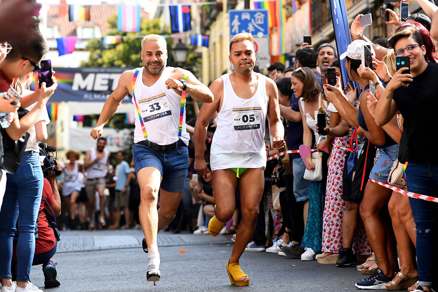 La carrera en tacones contra la homofobia en Madrid
