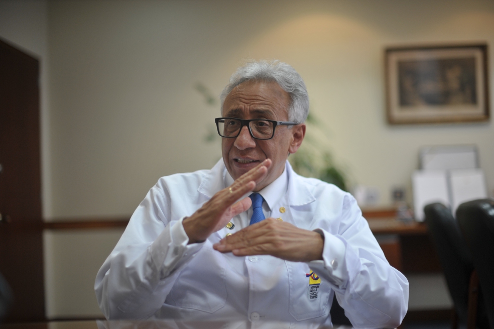 “Al leer los protocolos que se exigían para realizar necropsias en ese tiempo, los legistas entraron en profundas contradicciones”, dice Carlos Valdés. / Gustavo Torrijos