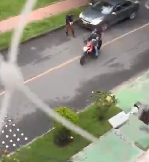 Atraco en Teusaquillo terminó en balacera y con los dos ladrones huyendo
