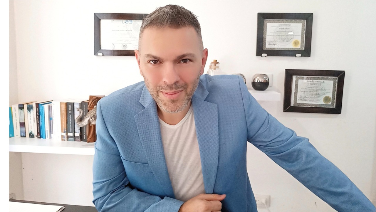 Patrice Lafforgue responde a Cromos: ¿qué hacer cuando nos enamoramos de un amigo?