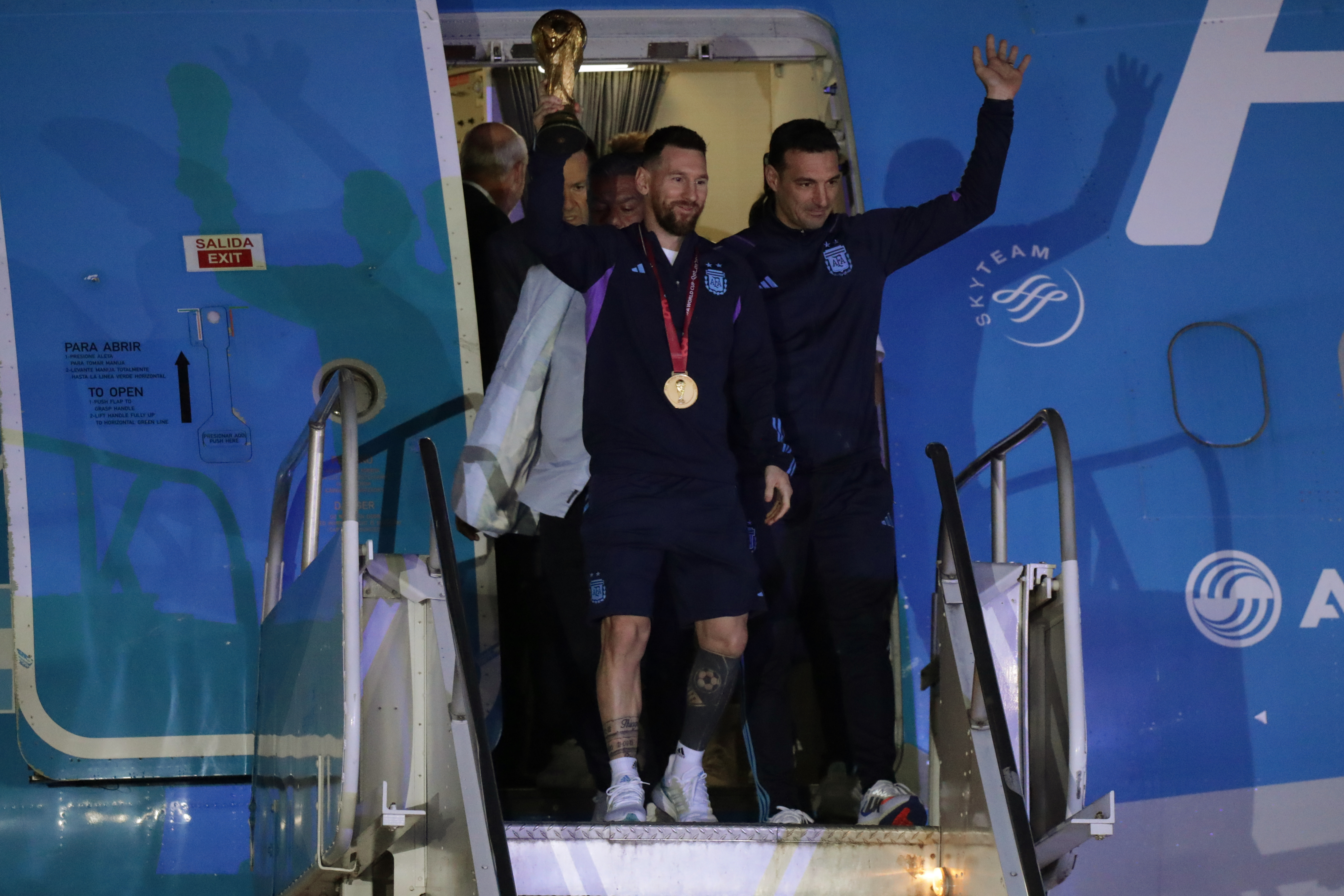 La Scaloneta llegó a casa: así reciben a la Selección argentina, campeona del mundo