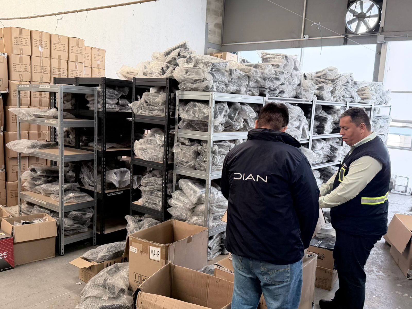 Golpe al contrabando: DIAN decomisa 40.000 accesorios para vehículos