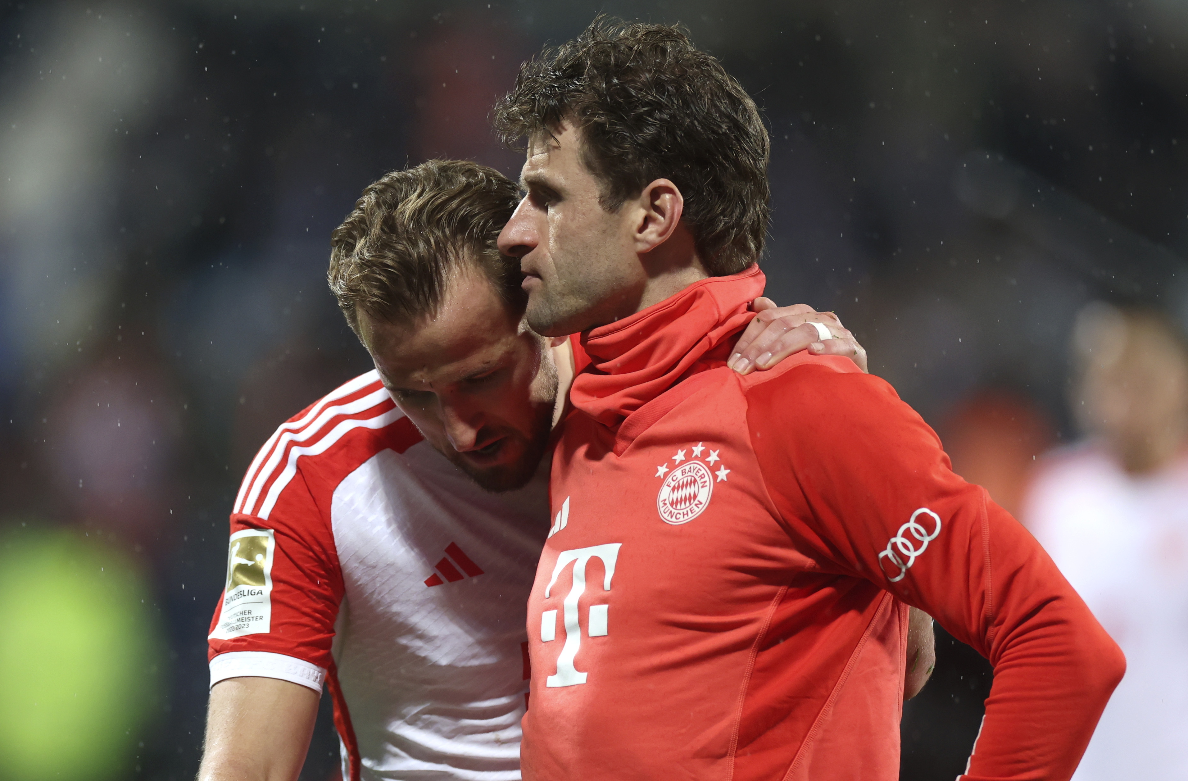 ¡A ocho puntos del líder! Bayern Múnich agravó su crisis con una dolorosa derrota