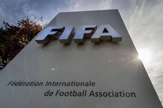 Detienen a directivos de la FIFA por corrupción