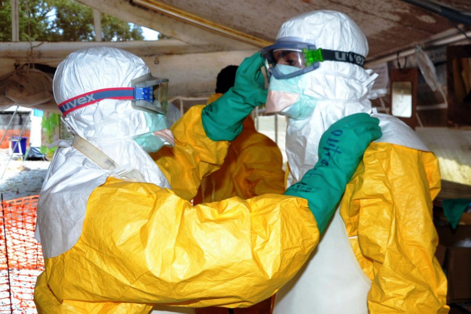 Trajes de protección para atender el virus del ébola. 